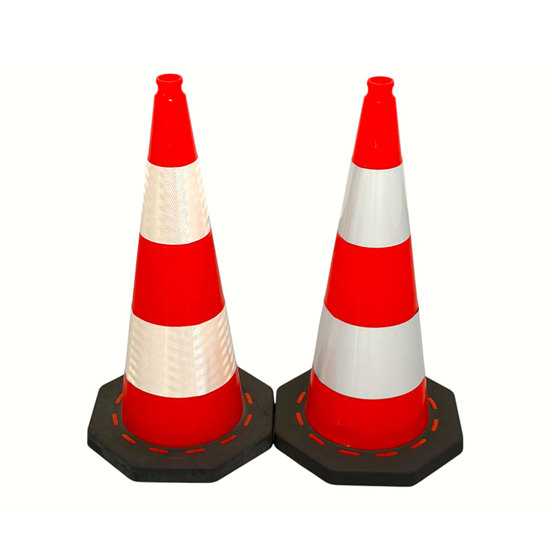 Högsynt oktagonbaserad PVC-trafiksäkerhetskon med överlägset vindmotstånd och stabilitet