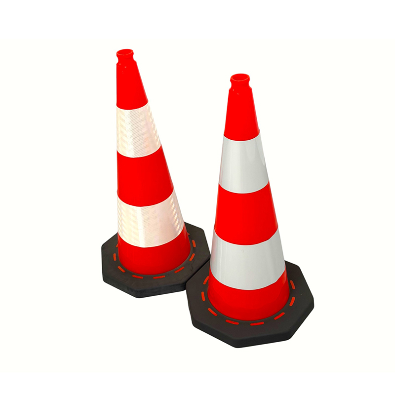 Högsynt oktagonbaserad PVC-trafiksäkerhetskon med överlägset vindmotstånd och stabilitet Högsynt oktagonbaserad PVC-trafiksäkerhetskon med överlägset vindmotstånd och stabilitet