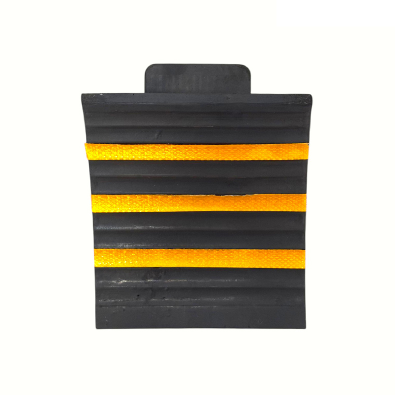 Triangulära förstärkta anti-slip gummihjulstopp (med integrerat handtag) Triangulära förstärkta anti-slip gummihjulstopp (med integrerat handtag)