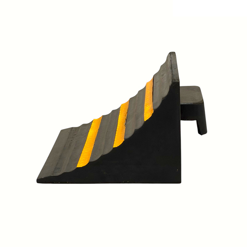 Triangulära förstärkta anti-slip gummihjulstopp (med integrerat handtag) Triangulära förstärkta anti-slip gummihjulstopp (med integrerat handtag)