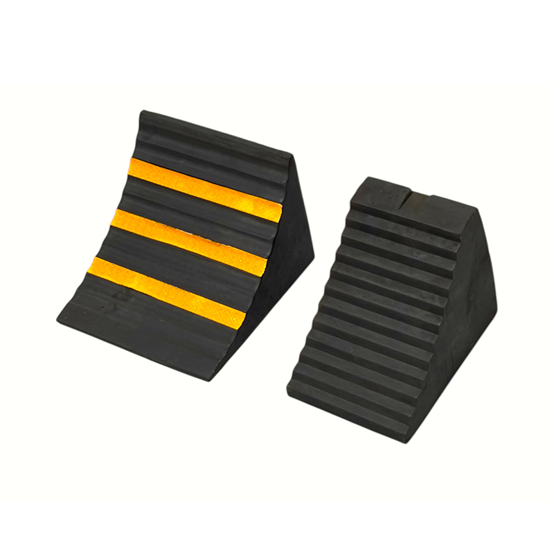 Triangulära förstärkta anti-slip gummihjulstopp (med integrerat handtag) Triangulära förstärkta anti-slip gummihjulstopp (med integrerat handtag)
