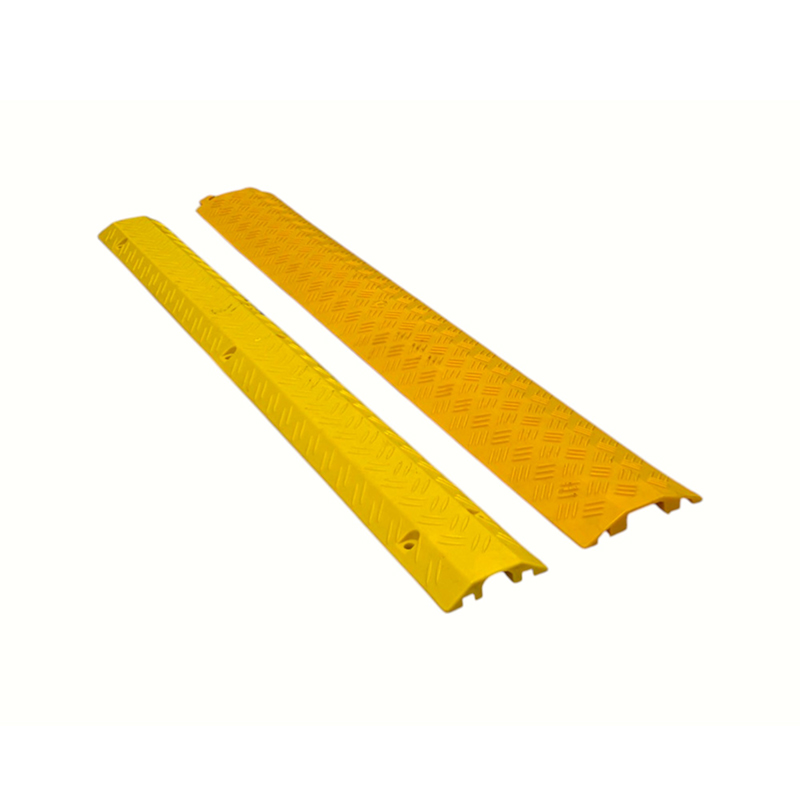 Platt anti-snubblande design Lättviktsisolerad kabelgolvskydd för inomhusbruk Platt anti-snubblande design Lättviktsisolerad kabelgolvskydd för inomhusbruk