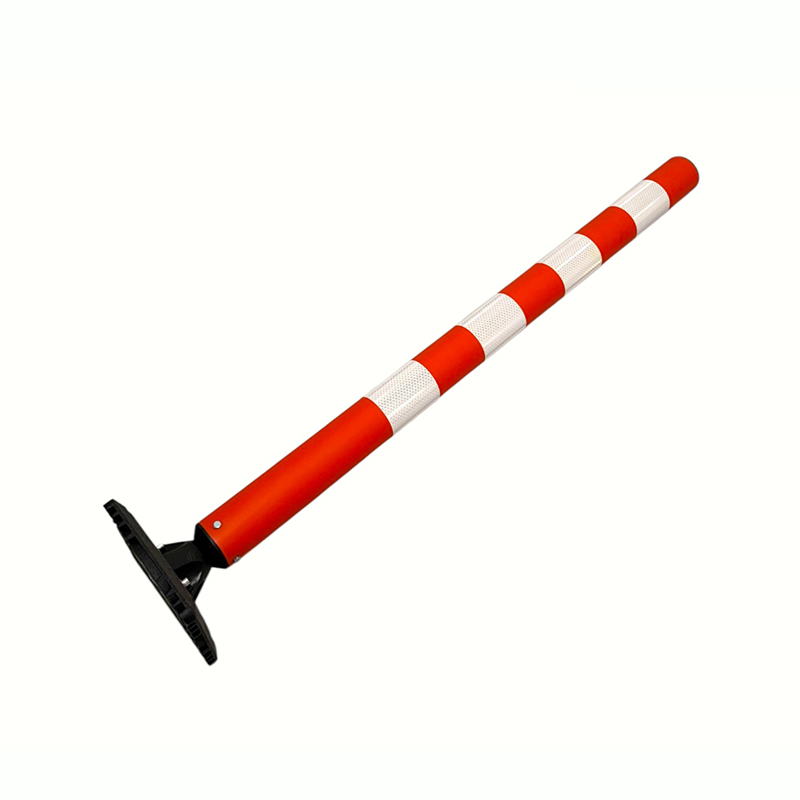 Ytmonterad trafikavgränsningsstolpe med nedskruvad bas