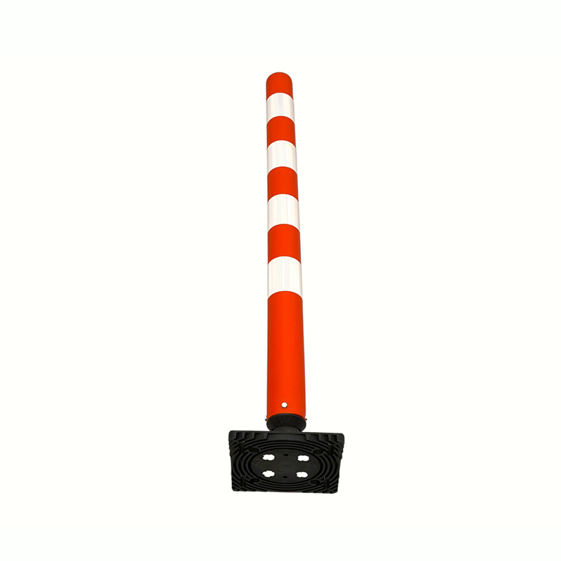 Ytmonterad trafikavgränsningsstolpe med nedskruvad bas