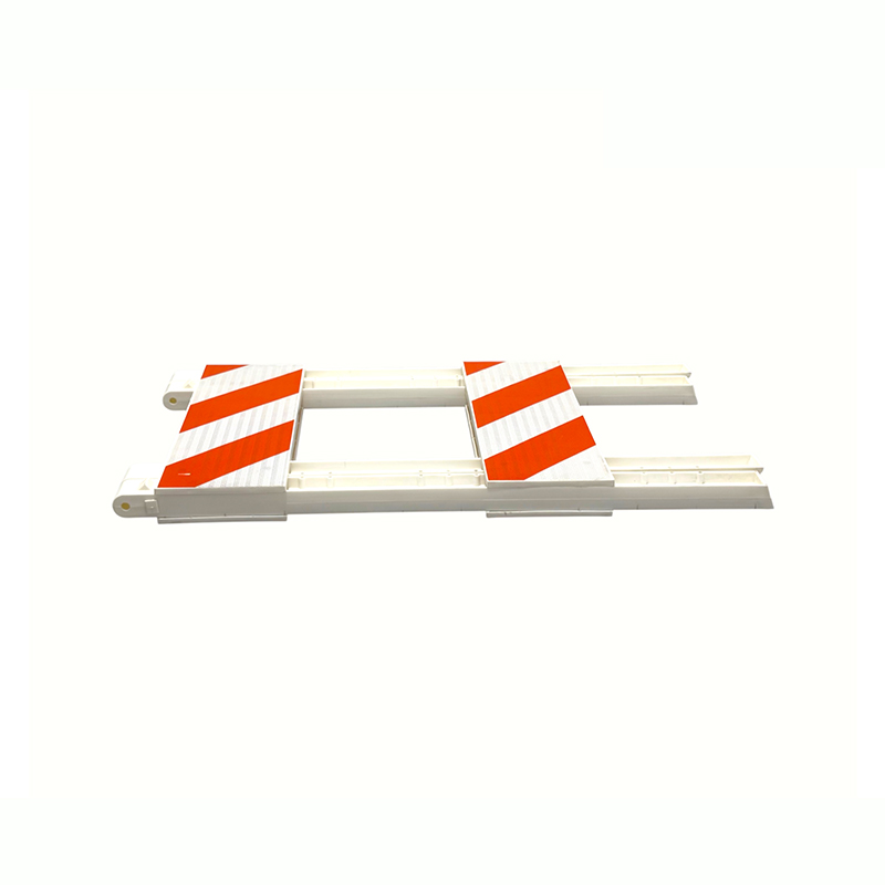 Trafikbarrikad med A-ram av plast med reflekterande paneler av teknisk kvalitet Trafikbarrikad med A-ram av plast med reflekterande paneler av teknisk kvalitet
